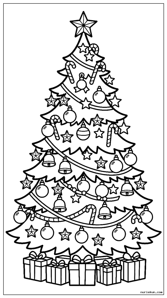 「美しく装飾された、完全かつ対称的な形のクリスマスツリー
